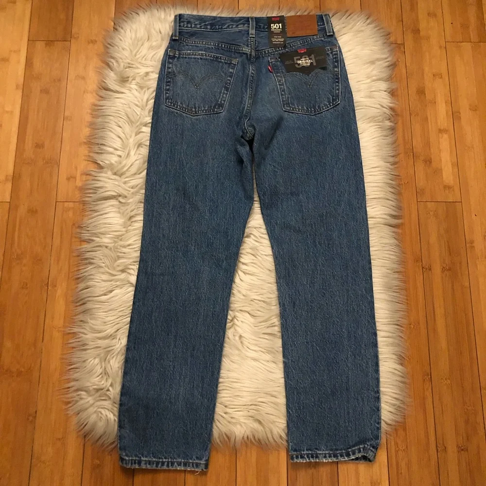 Levi’s 501 Original High Rise Straight Leg Cropped Blue Denim Premium Jeans 26